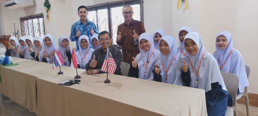 SELAMAT HARI GURU NASIONAL 2023 & HUT PGRI KE 78 ” TRANSFORMASI GURU MENGHADAPI ERA DISRUPSI”